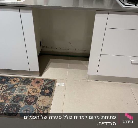 ארון מטבח פתוח ללא דלתות, משטח עבודה עליון